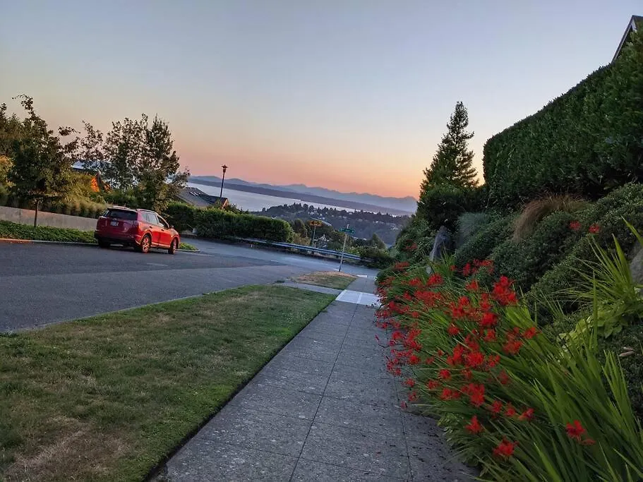 Walker Paradise #2 With 1 Permitted Street Parking In Front Seattle